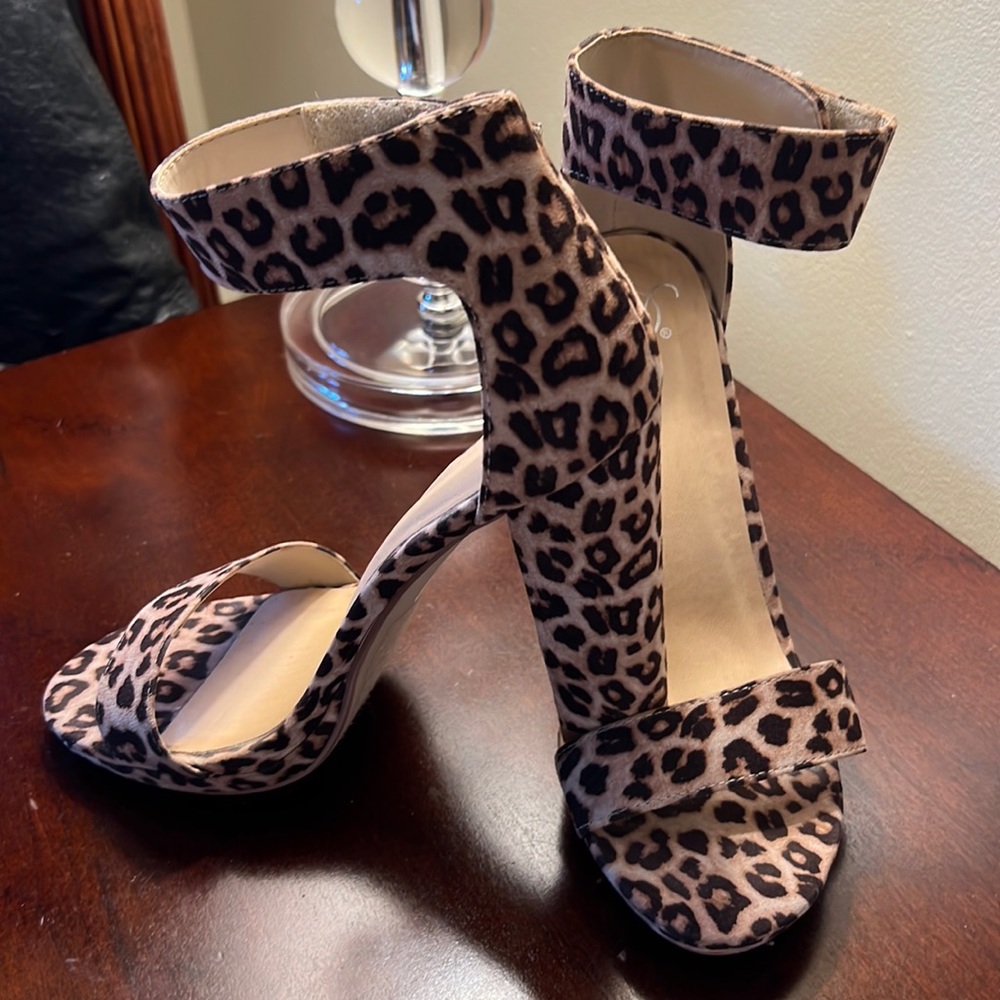 Boutique brand shoes suede size 7.5